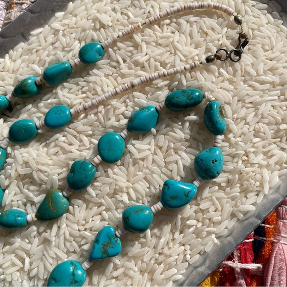 Vintage Native American Indigenous Turquoise Nugget Hand Strung Necklace - Picture 4 of 11